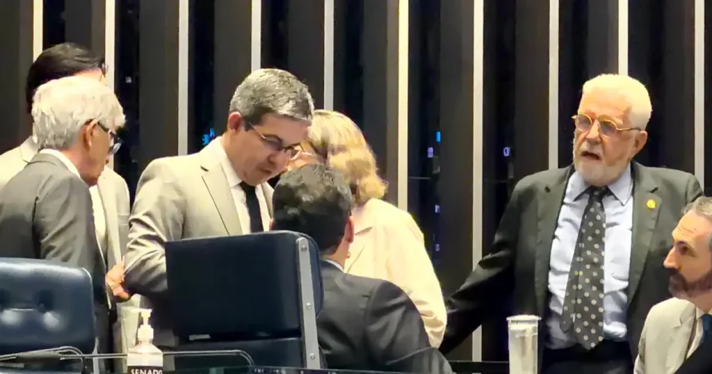 Alcolumbre retira PEC da segurança de pauta após impasse sobre maioridade penal