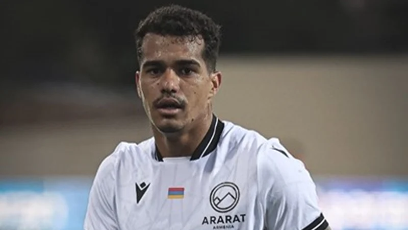 Carlos França decide rumo do Ararat-Armênia na Copa com gol e assistência
