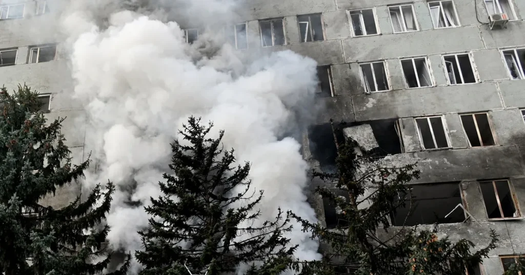 Cessar-fogo fracassa e Ucrânia retoma ataques a refinarias russas sob tensão com EUA