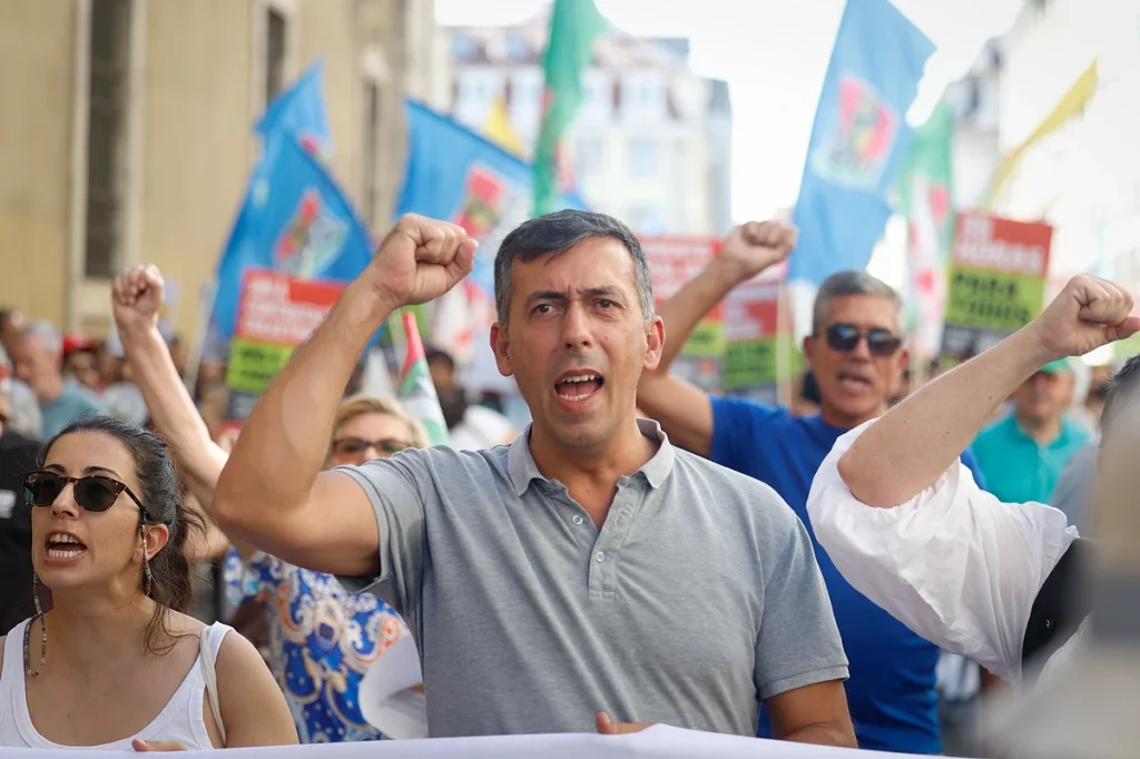 CGTP protesta em lisboa por controlo de precos e aumentos salariais