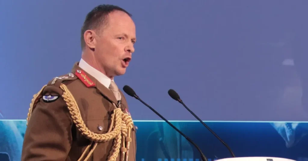 Chefe do exército britânico aponta necessidade de preparo popular para conflitos
