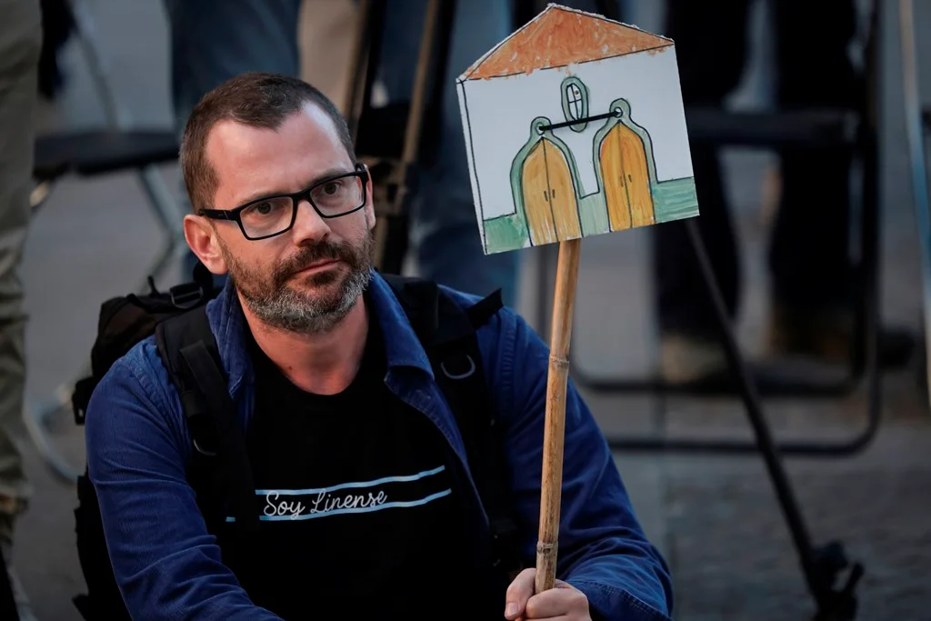 Cidadãos saem às ruas em manifestação nacional por habitação digna