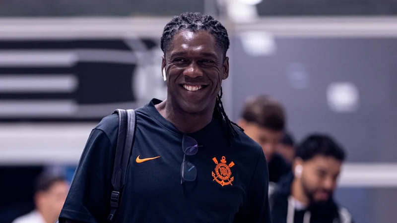 Corinthians corre contra o tempo para registrar Seedorf diante do Vasco