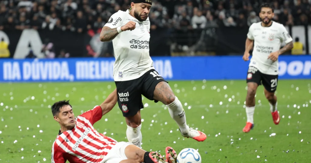 Corinthians vê risco de rebaixamento disparar após nova derrota no Brasileirão