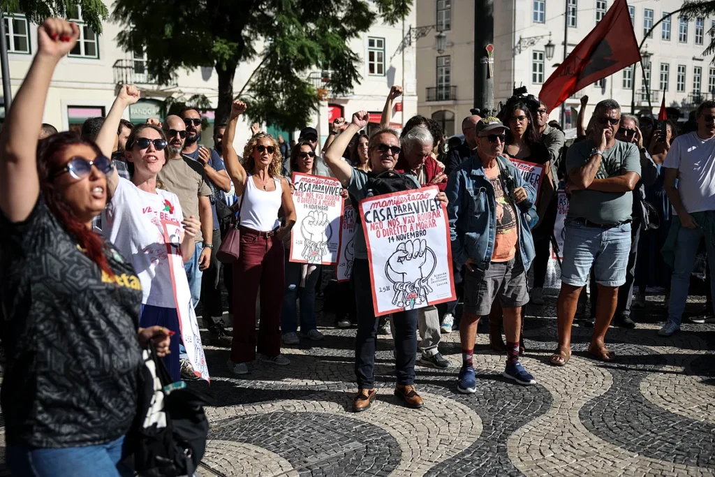 Crise da habitação em Lisboa mobiliza centenas em assembleia popular