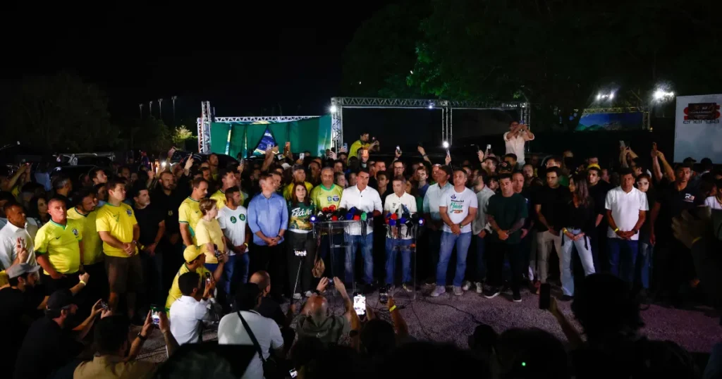 Declarações de Flávio Bolsonaro sobre apuração geram dúvidas entre aliados e nota de repúdio do tribunal