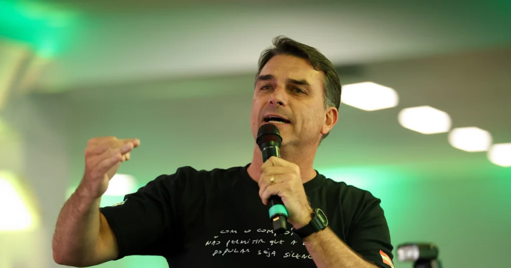 Deputado italiano cobra investigação sobre cidadania de Flávio, Eduardo e Carlos Bolsonaro