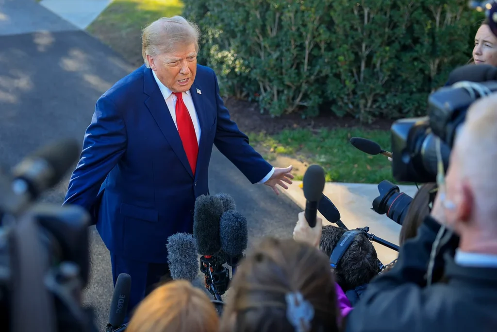Donald Trump volta a atacar jornalistas da CNN e ABC News