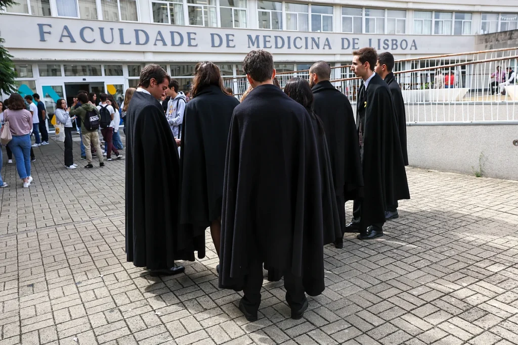 Estudantes protestam em lisboa contra o descongelamento das propinas no ensino superior