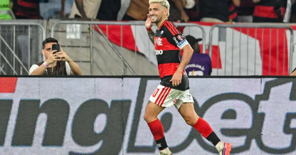 Flamengo goleia o Vasco, abre vantagem e dispara na luta pelo título do Brasileirão