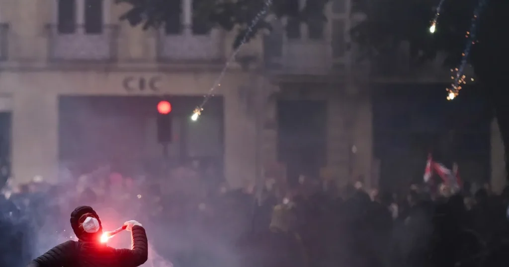 França contabiliza destruição após protestos violentos e saques