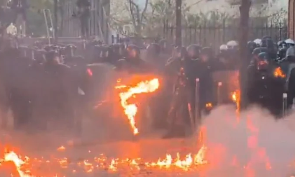 França enfrenta novos protestos contra custo de vida com confrontos e Centenas de prisões