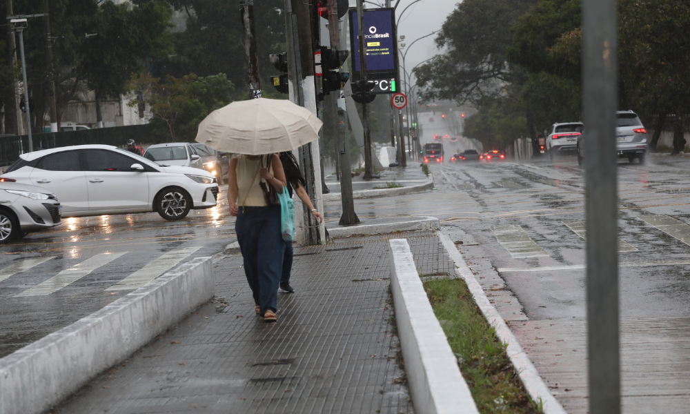 Frio avança em São Paulo e derruba temperaturas com garoa após temporais