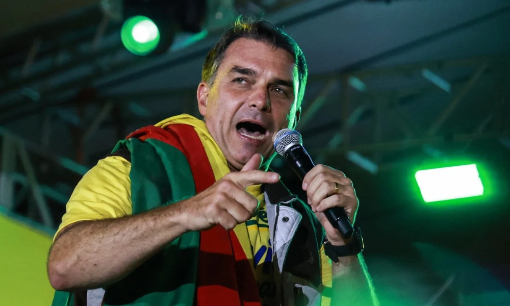 Governo argentino nega pedido de asilo de Flávio Bolsonaro em meio a investigações da Polícia Federal