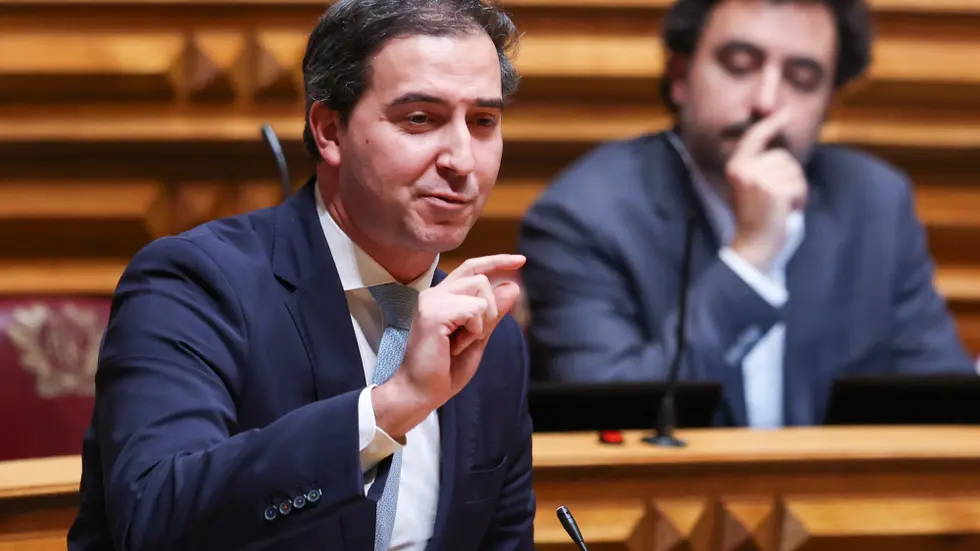 Habitação em debate com acusações cruzadas entre social-democratas e socialistas