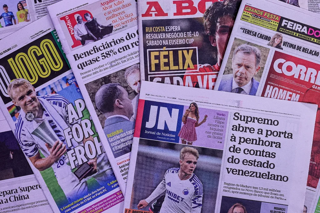 Imigrantes alojados em esquadras e património de políticos dominam capas