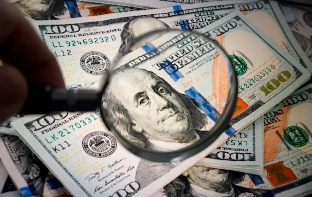 Incerteza fiscal empurra dólar para R$ 5,38 no governo Lula