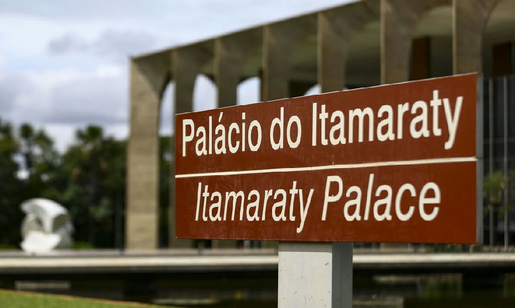 Itamaraty acusa Javier Milei de tentar interferir nas eleições do Brasil