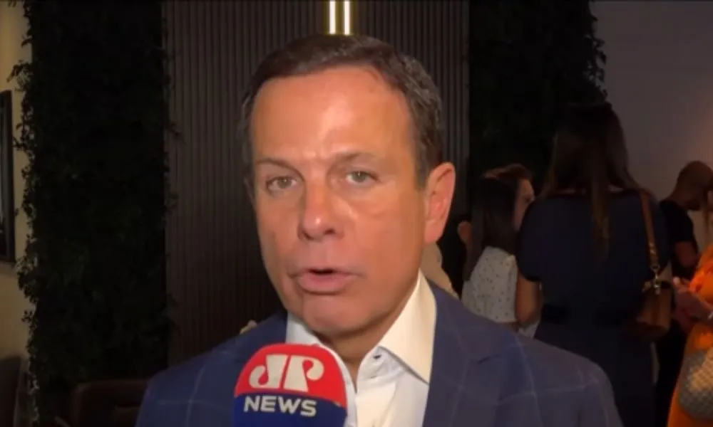 João doria vai declarar apoio a flávio bolsonaro nas redes sociais nesta sexta