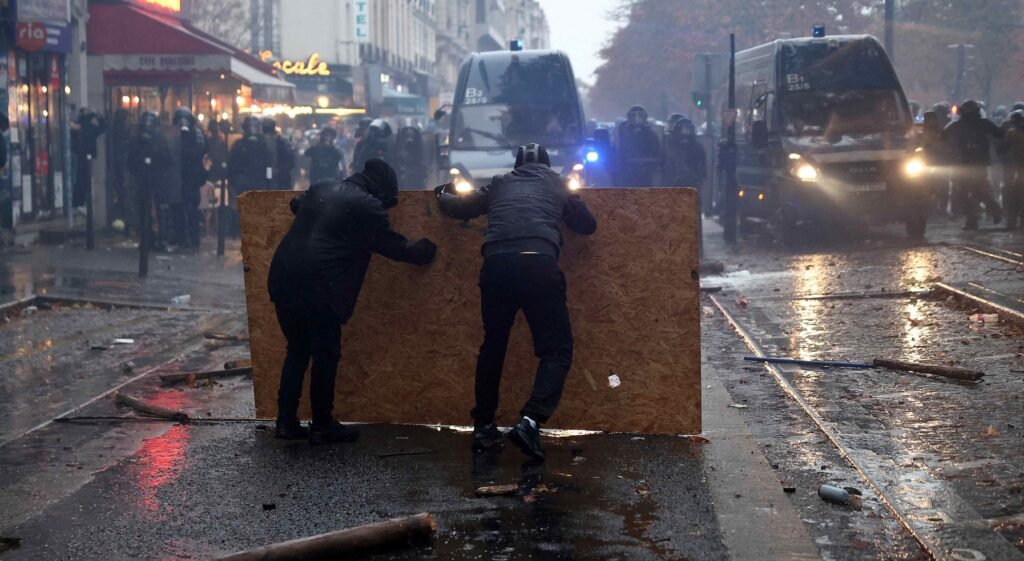 Justiça de França veta trajeto de protesto sindical em Paris