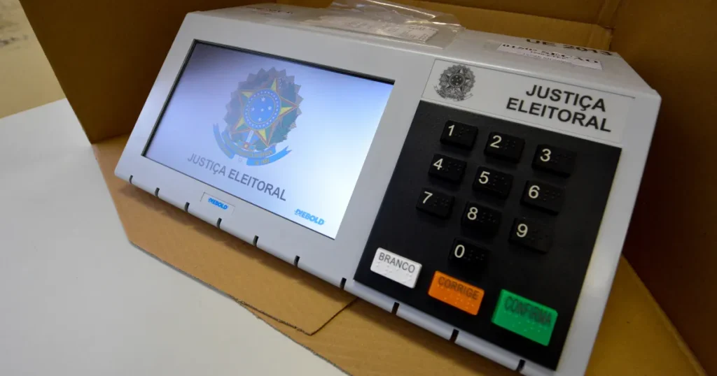 Justiça Eleitoral seleciona urnas eletrônicas para auditoria do segundo turno