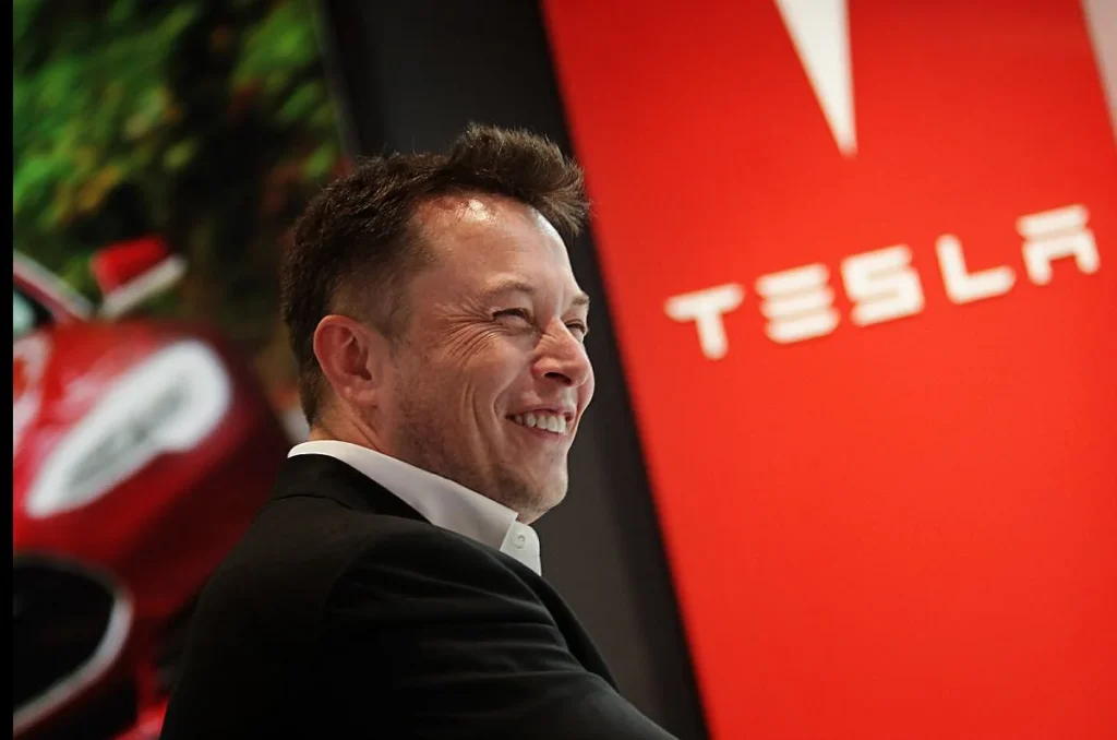 Lucro da tesla regista queda de 42% no terceiro trimestre e receitas ficam estáveis