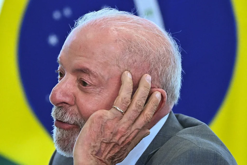 Lula aciona Justiça eleitoral para barrar Flávio Bolsonaro por interferência da Meta