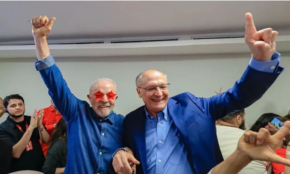 Lula comemora quarto mandato na Avenida paulista e destaca feito histórico