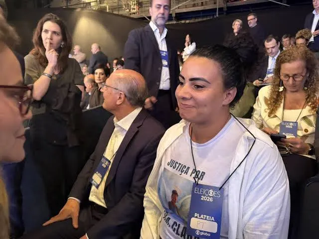 Mãe de Ana Clara acompanha debate presidencial e caso repercute entre políticos
