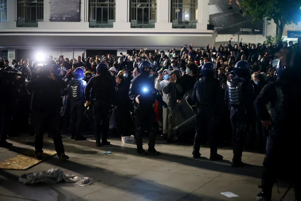 Manifestantes detidos pela polícia no Porto são libertados após intervenção