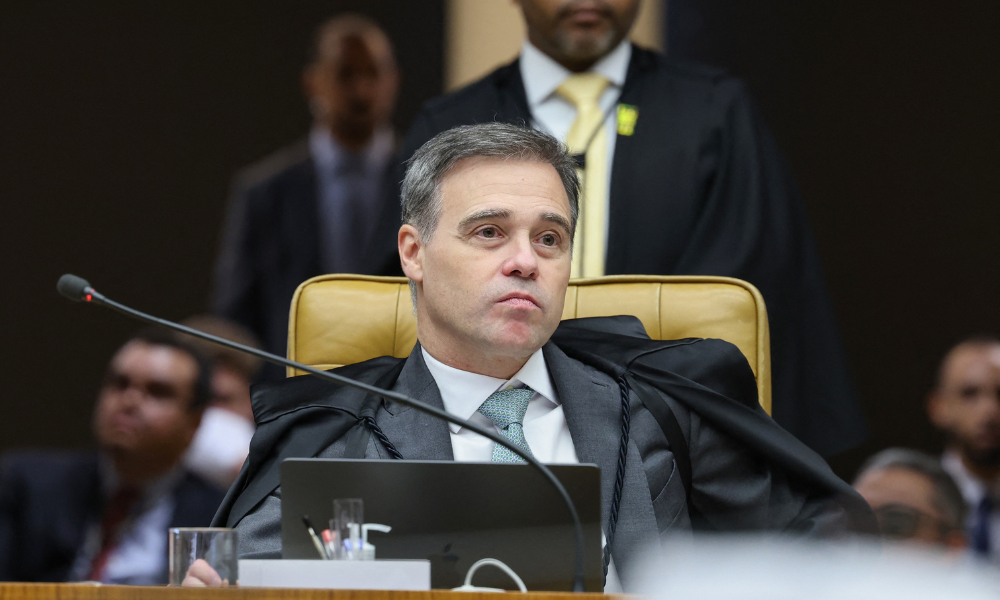 Mendonça confirma discussão sobre suspender canais de mensagens nas eleições