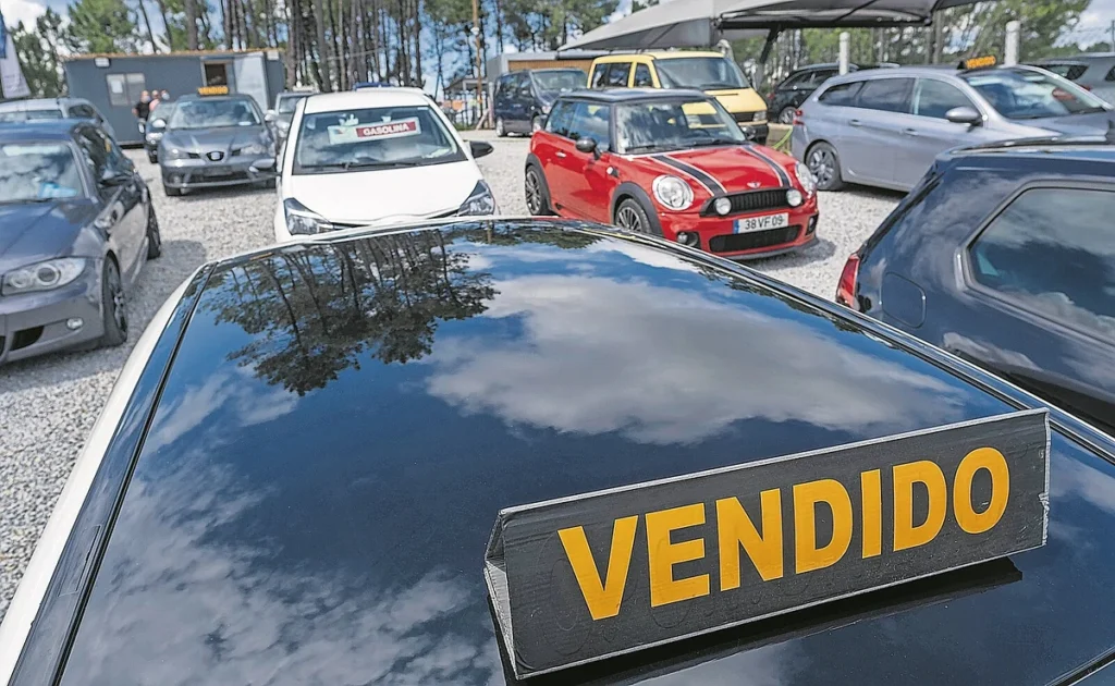 Mercado automóvel na União Europeia cresce e destaca eletrificação