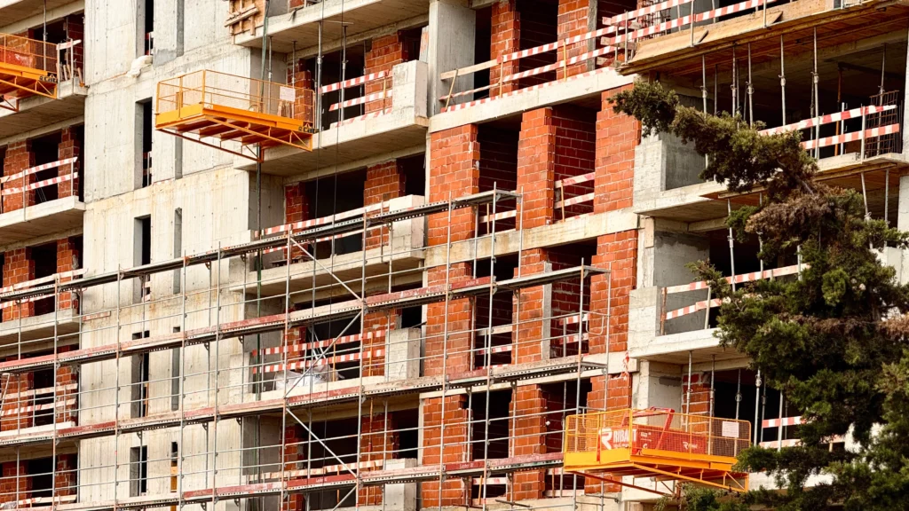 Milhares de habitações licenciadas permanecem fora do mercado português