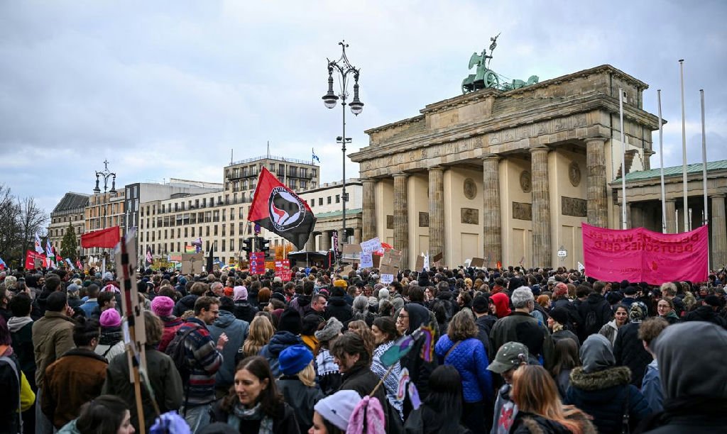 Milhares de jovens tomam as ruas da Alemanha em protestos por custo de vida e educação