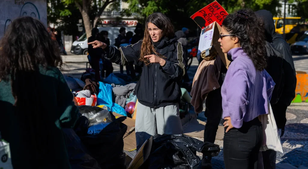 Milhares de manifestantes saem à rua em várias cidades para exigir direito à habitação