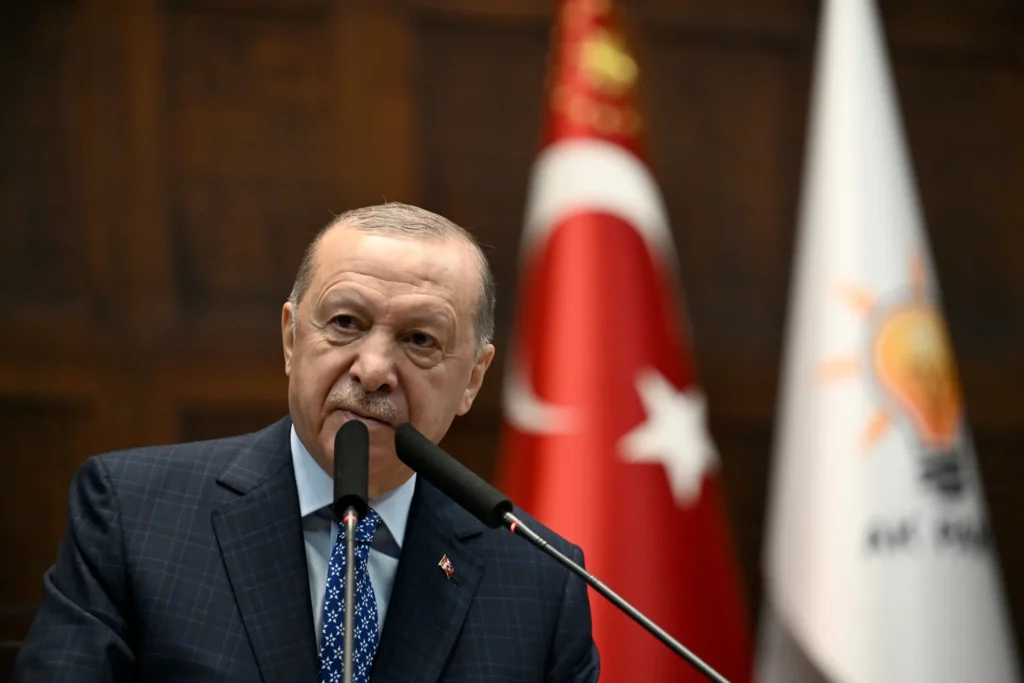 Milhares protestam na Turquia contra censura à imprensa e prisões de jornalistas