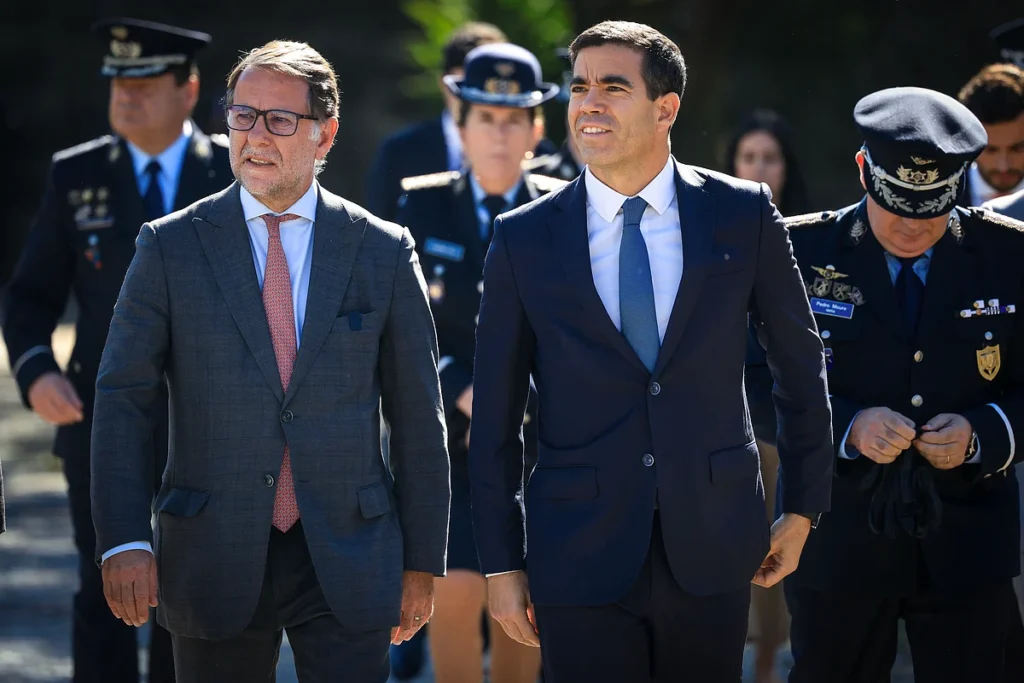 Ministro da Presidência defende regras severas e elogia polícias no Porto