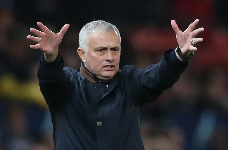 Mourinho defende Vini Jr e diz que exigiria saída do clube