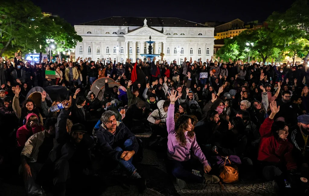 Movimento Acampada de Lisboa decide retornar com tendas à Praça do Rossio