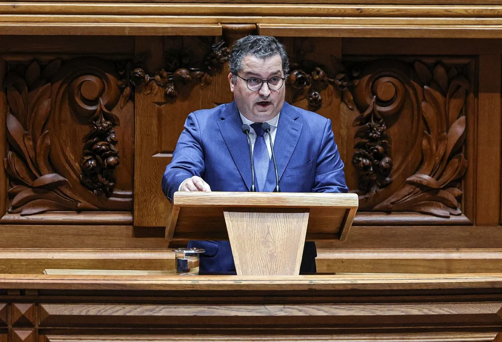 Orçamento do Estado de 2027 avança no Parlamento com debate aceso