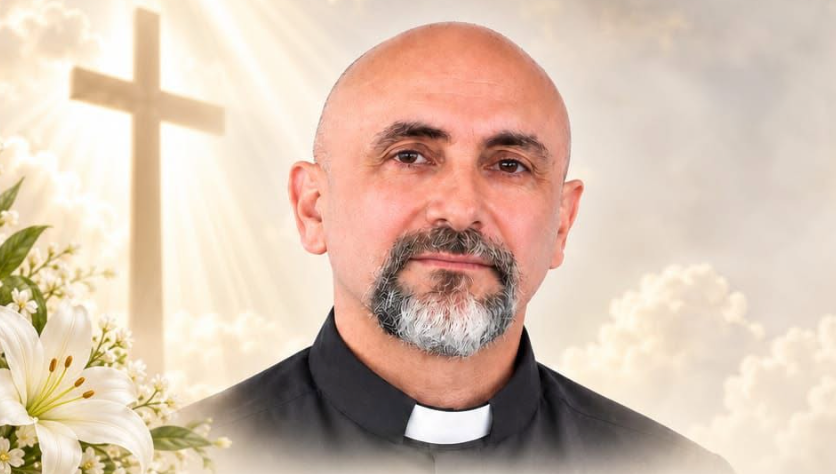 Padre Patricio Sánchez Molinari morre atingido por cruz em missa no Equador