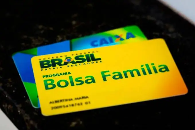 Pagamento antecipado e reajustado do bolsa família mobiliza beneficiários