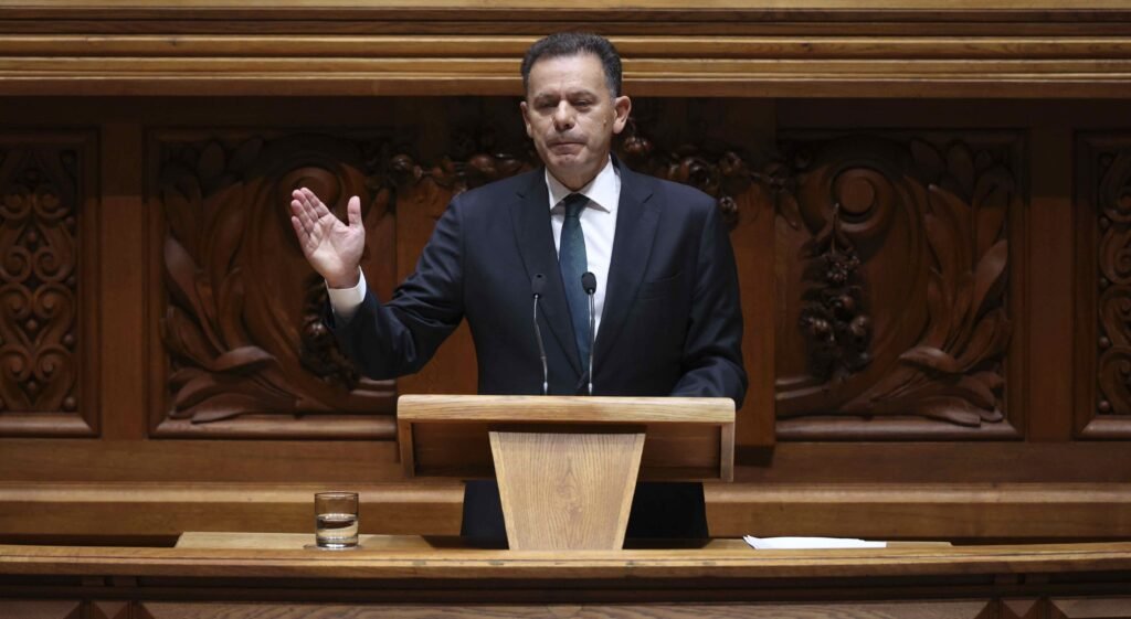 Parlamento debate Orçamento de 2027 sob protestos e crise política