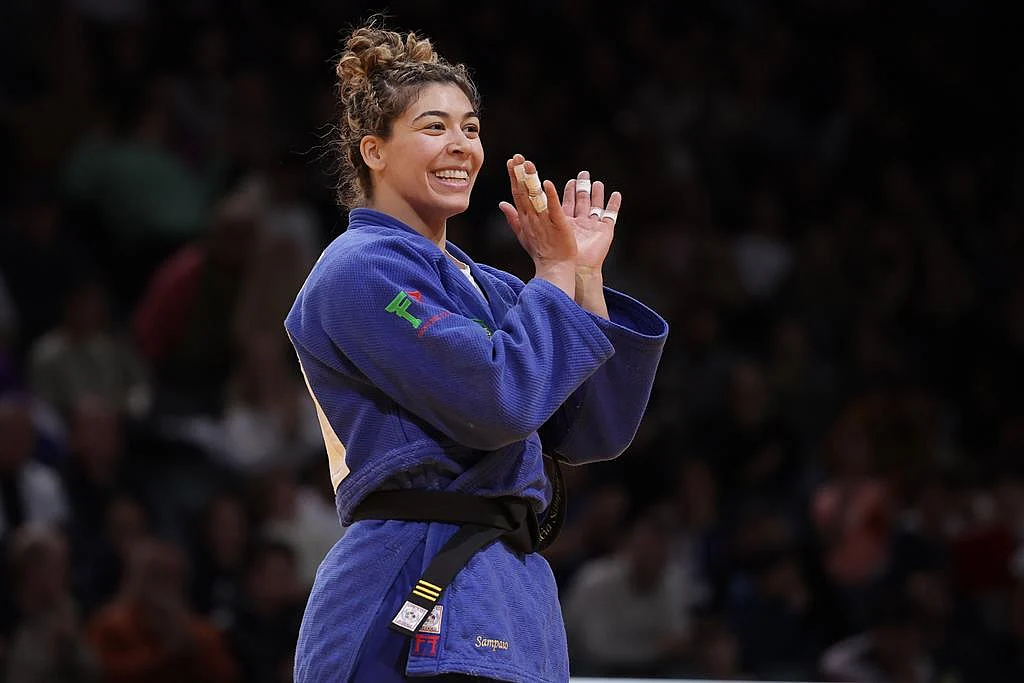 Patrícia Sampaio conquista prata no Grand Slam de Abu Dhabi em combate intenso