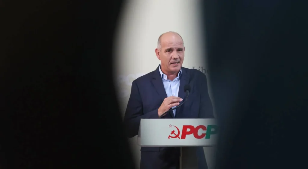 PCP alerta governo contra propinas e pede escuta às ruas