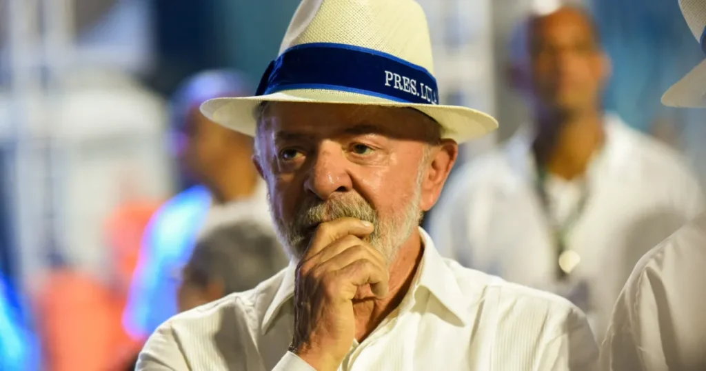 PGE afasta propaganda antecipada em desfile de carnaval para Lula