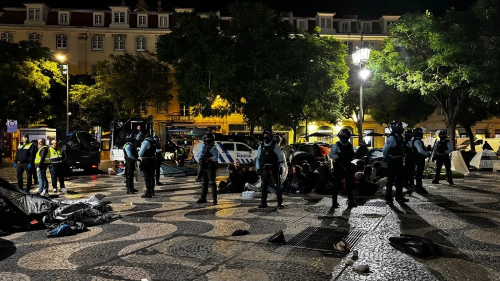Polícia desmantela acampamentos de protesto pela habitação em lisboa e no porto