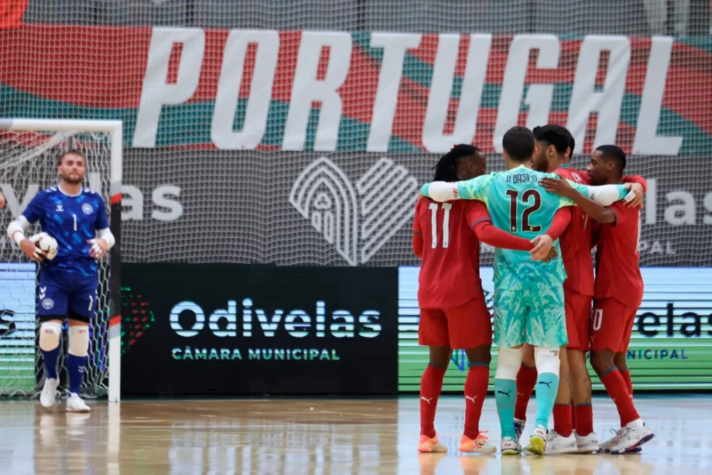 Portugal goleia a Dinamarca por dez a três no início da caminhada para o mundial de futsal