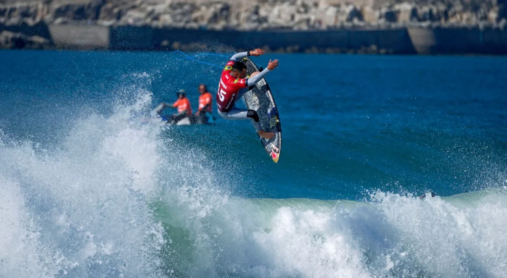 Surfe em Peniche coloca frente a frente Ítalo Ferreira e Gabriel Medina em duelo decisivo