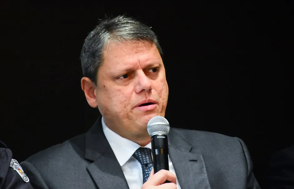 Tarcísio de Freitas destaca que eleição passou, mas o Brasil continua
